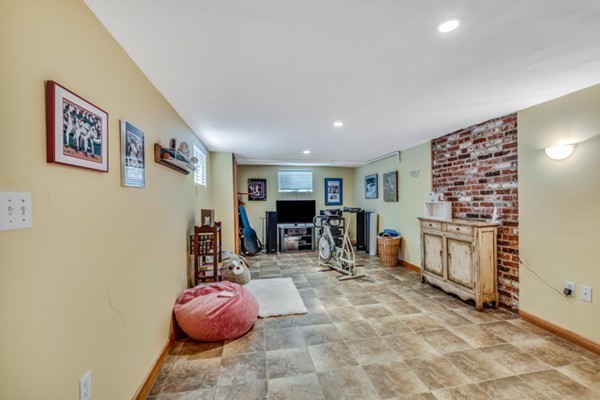 28 Eliot Road Arlington, MA 02474 - Photo 18 of 24 Gallery Image 18