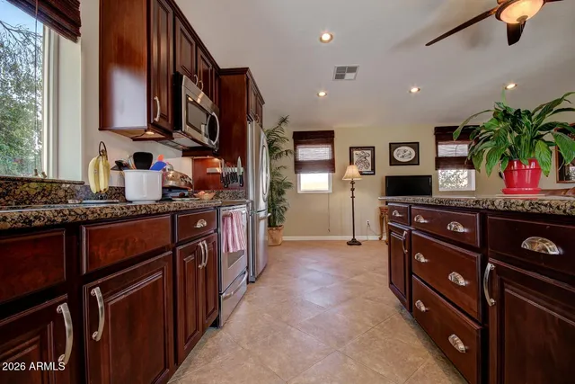 $1,600 | 6012 West Grovers Avenue, Unit B, Glendale, AZ 85308