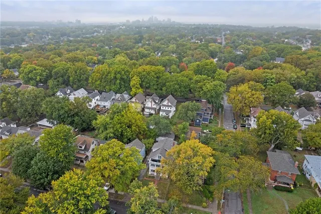 $480,000 | 306 Spruce Avenue, Kansas City, MO 64124