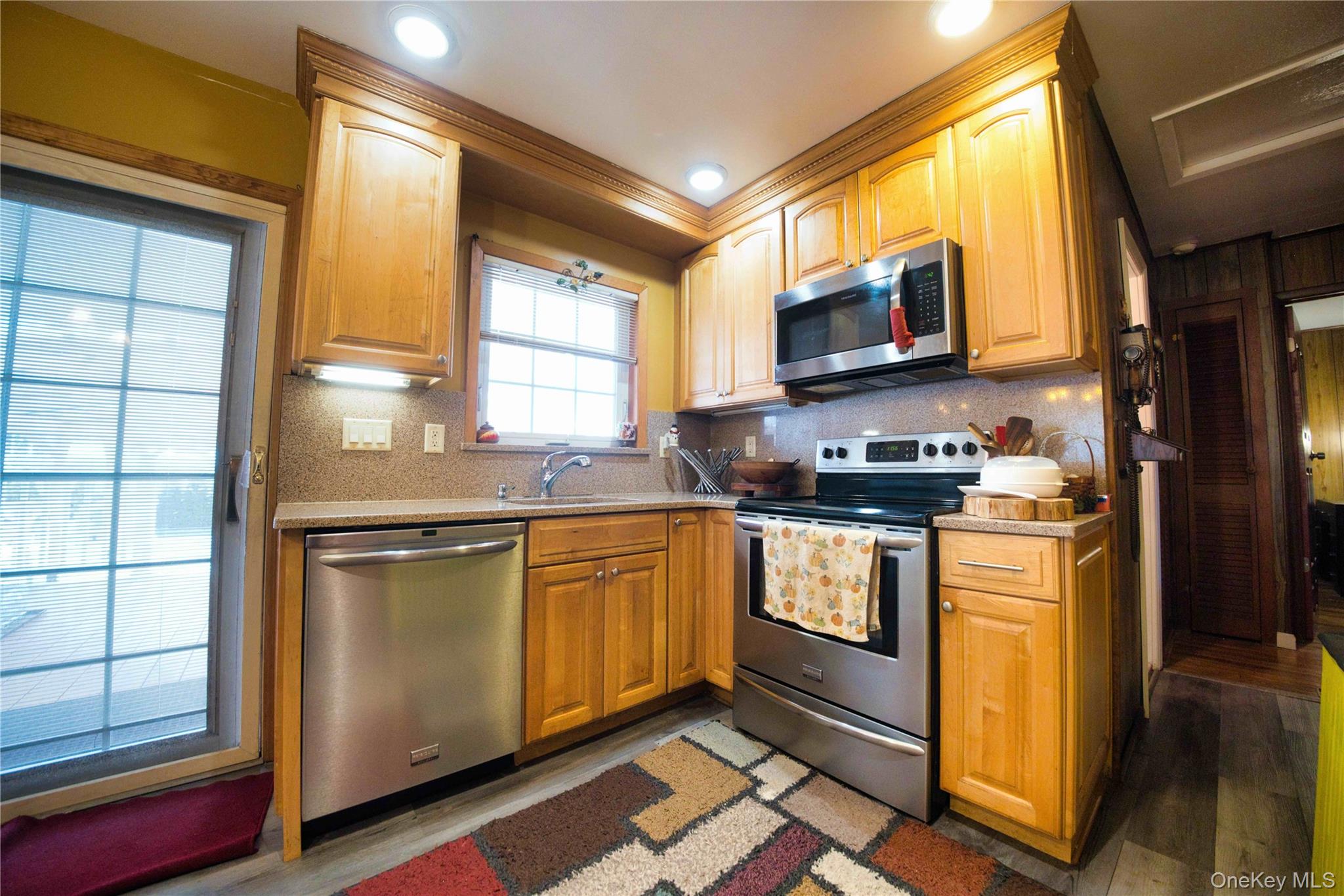 65 Cheshire Road Bethpage, NY 11714 - Photo 26 of 28