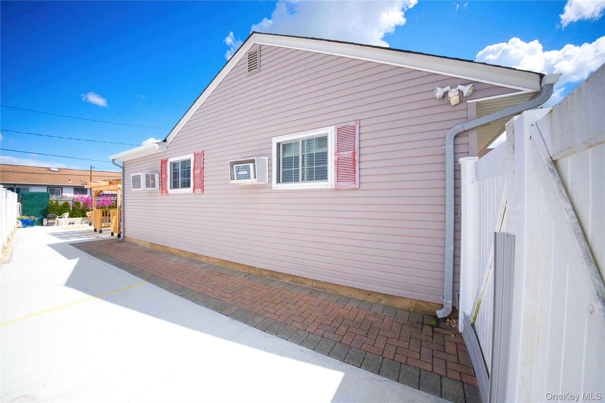 65 Cheshire Road Bethpage, NY 11714 - Photo 6 of 28