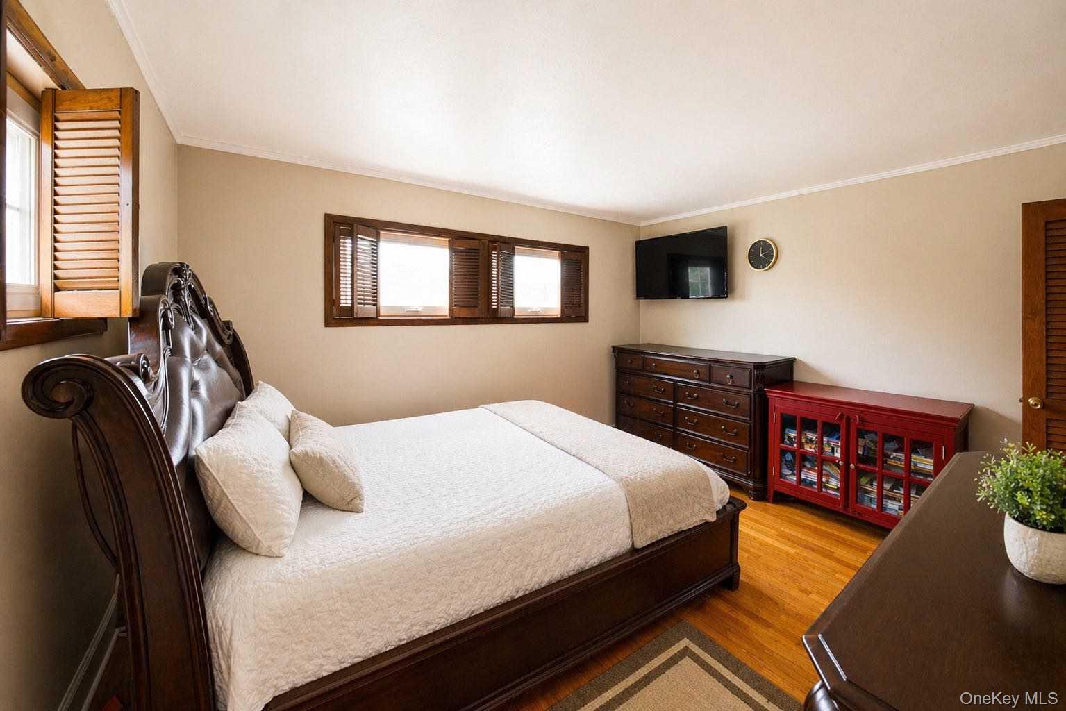 65 Cheshire Road Bethpage, NY 11714 - Photo 7 of 28