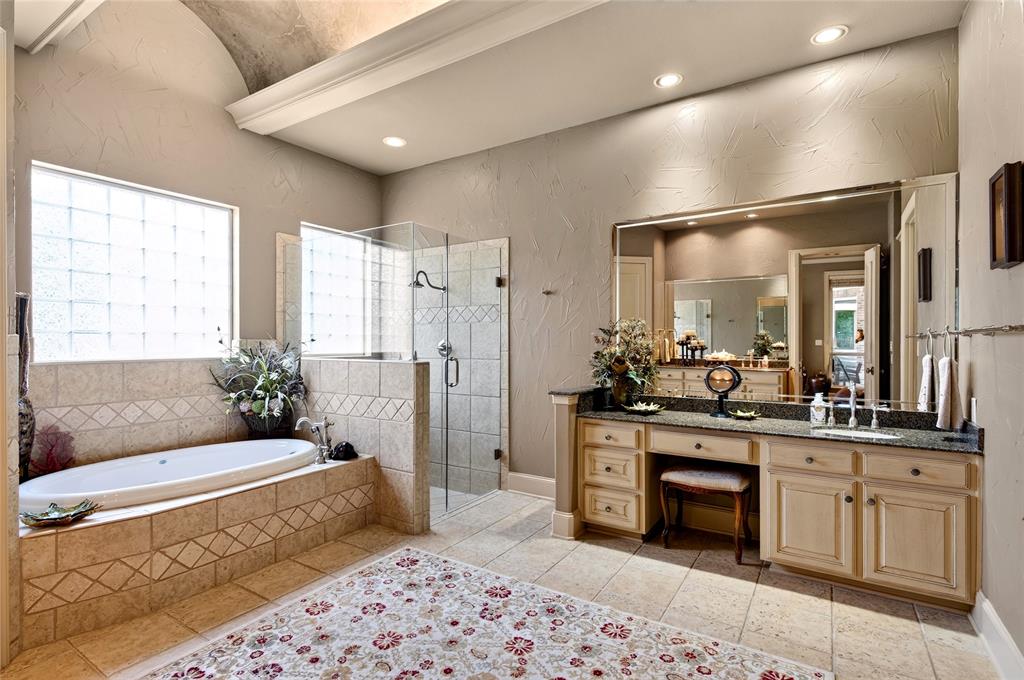 212 Oak Ridge Road Denison, TX 75021 - Photo 13 of 40 Main House Primary Bath