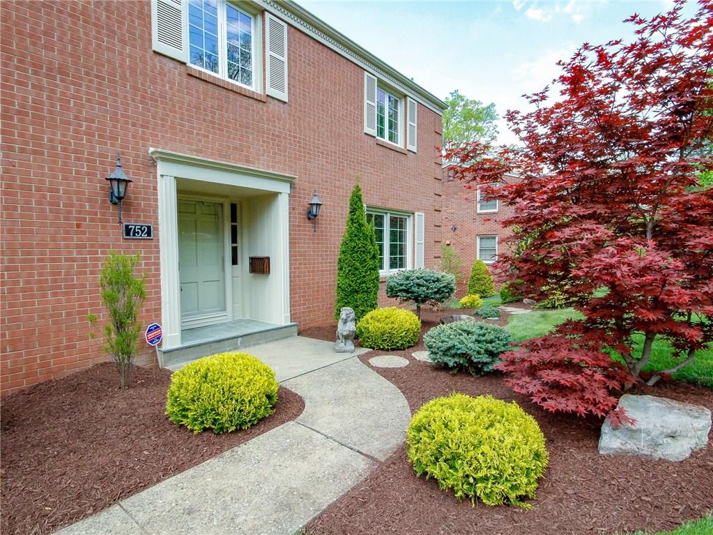752 Scrubgrass Road Pittsburgh, PA 15243 - Photo 2 of 25 Gallery Image 2