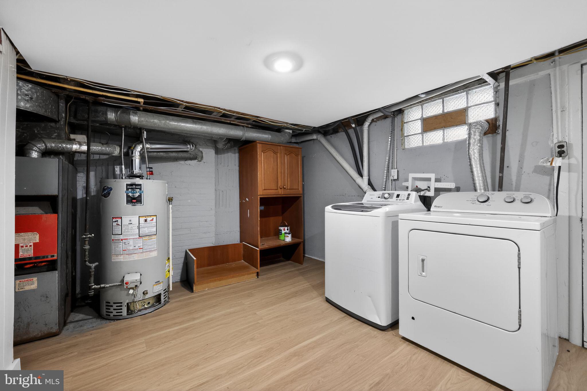 3055 Kearsarge Road Camden, NJ 08104 - Photo 21 of 26 a utility room with dryer and washer