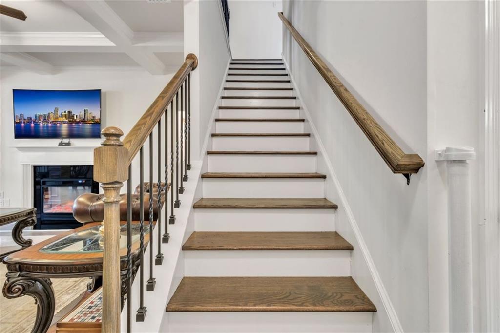 1563 Butternut Cove Stone Mountain, GA 30083 - Photo 15 of 35 a view of entryway