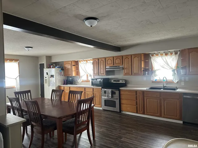 $172,500 | 405 Prairie Mills Road, Golden, IL 62339