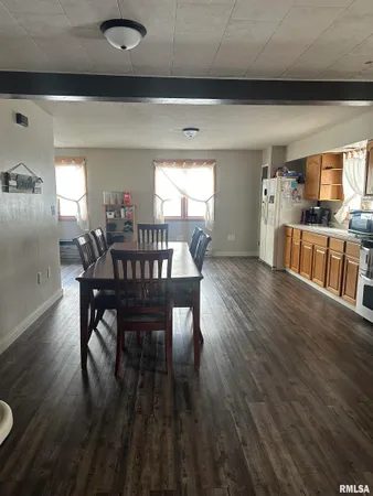 $168,500 | 405 Prairie Mills Road, Golden, IL 62339