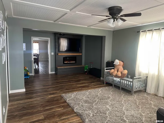 $172,500 | 405 Prairie Mills Road, Golden, IL 62339