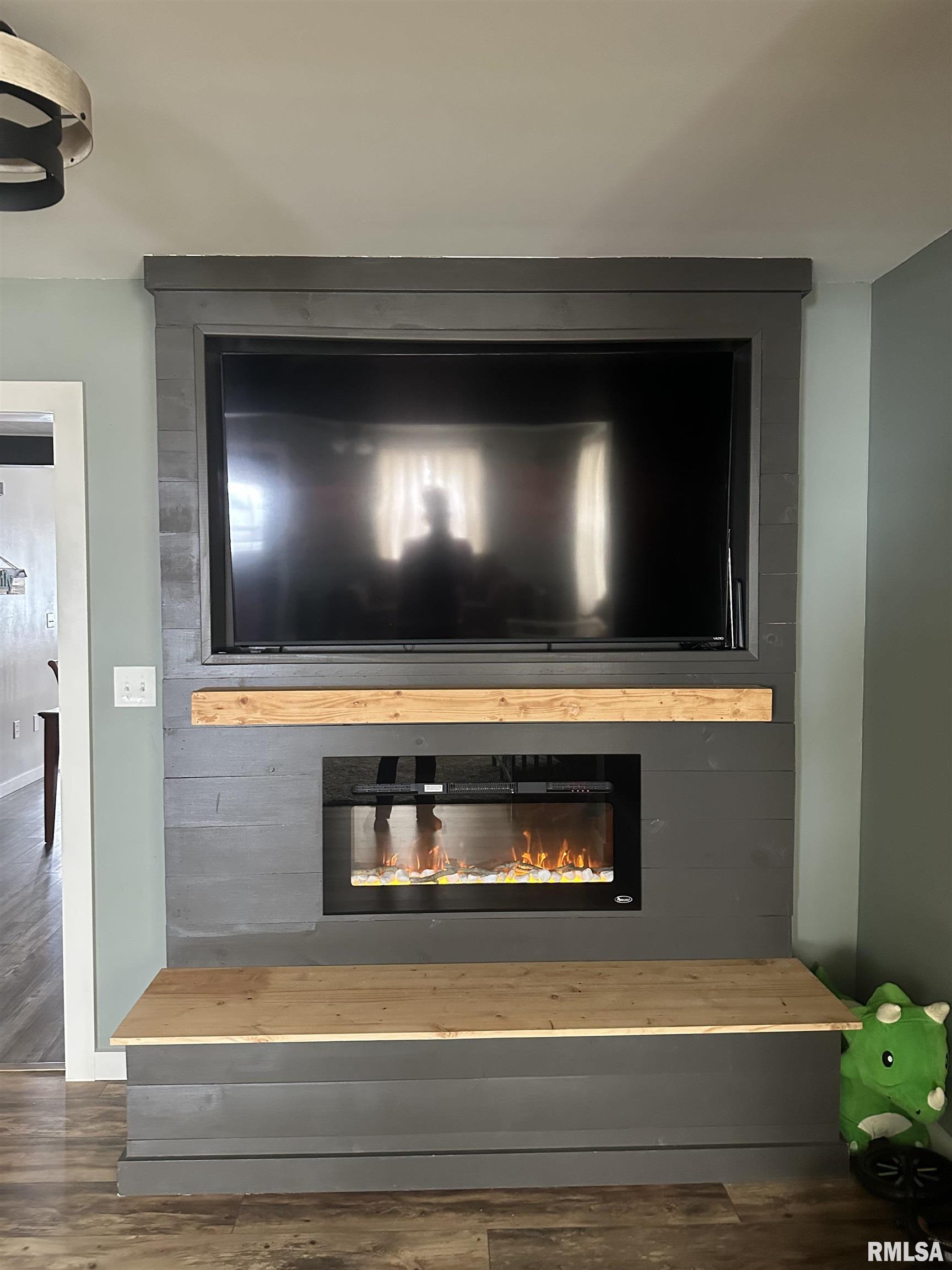 405 Prairie Mills Road Golden, IL 62339 - Photo 7 of 25