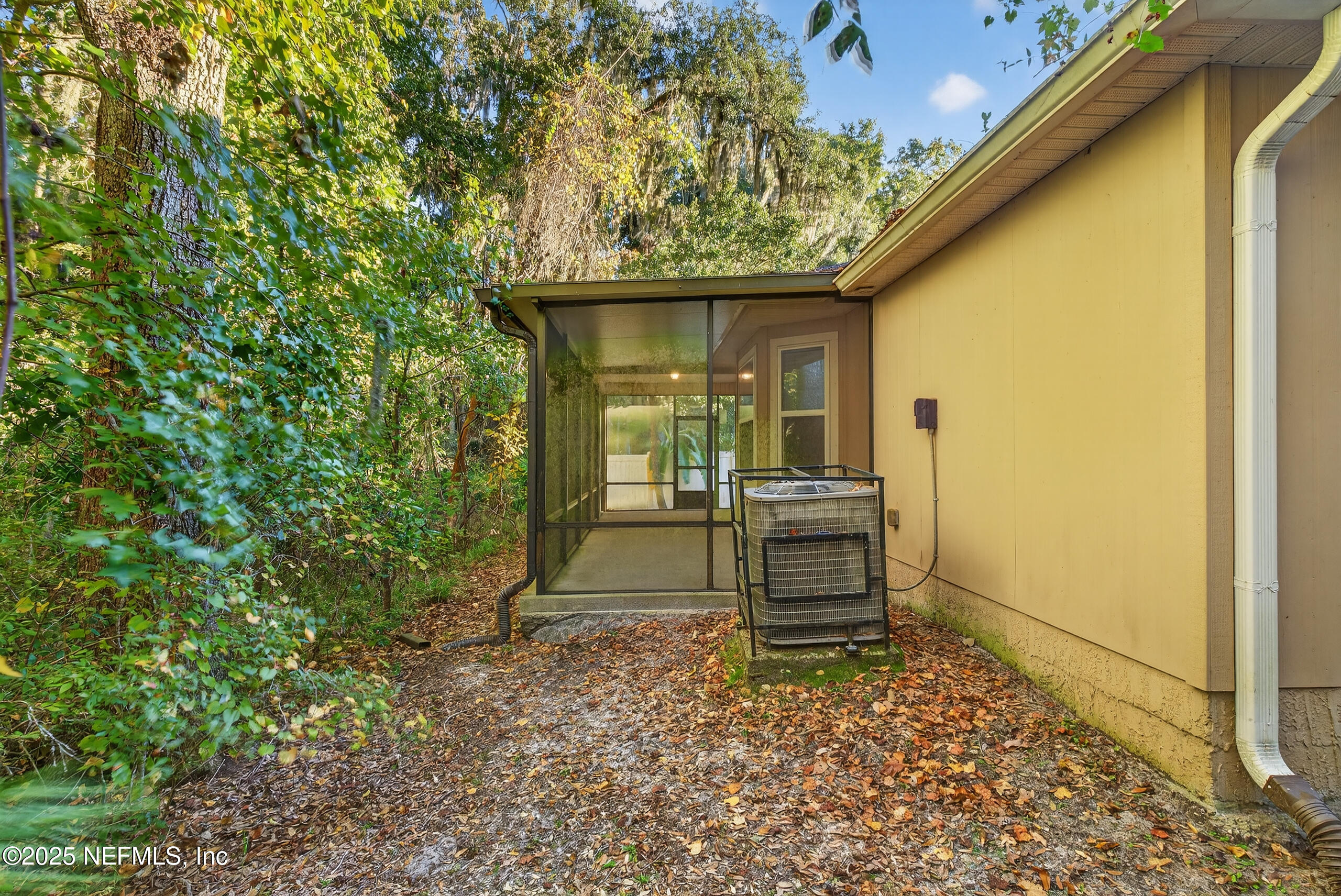 15885 Bainebridge Drive Jacksonville, FL 32218 - Photo 35 of 46 a backyard of a house with barbeque oven
