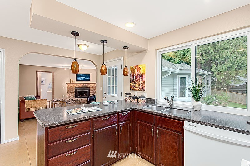 327 161st Place Southeast Bothell, WA 98012 - Photo 7 of 25