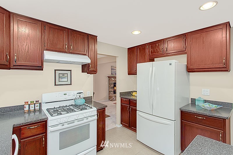 327 161st Place Southeast Bothell, WA 98012 - Photo 8 of 25