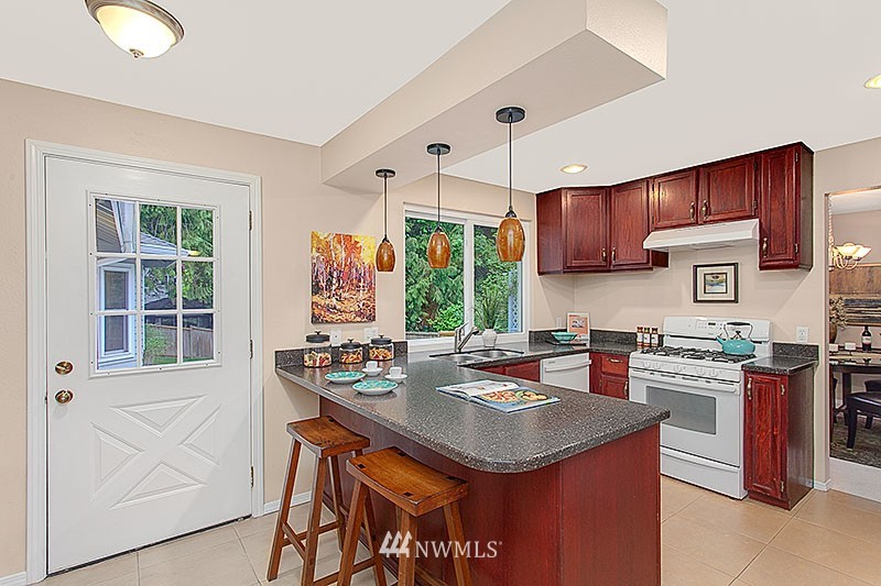 327 161st Place Southeast Bothell, WA 98012 - Photo 9 of 25