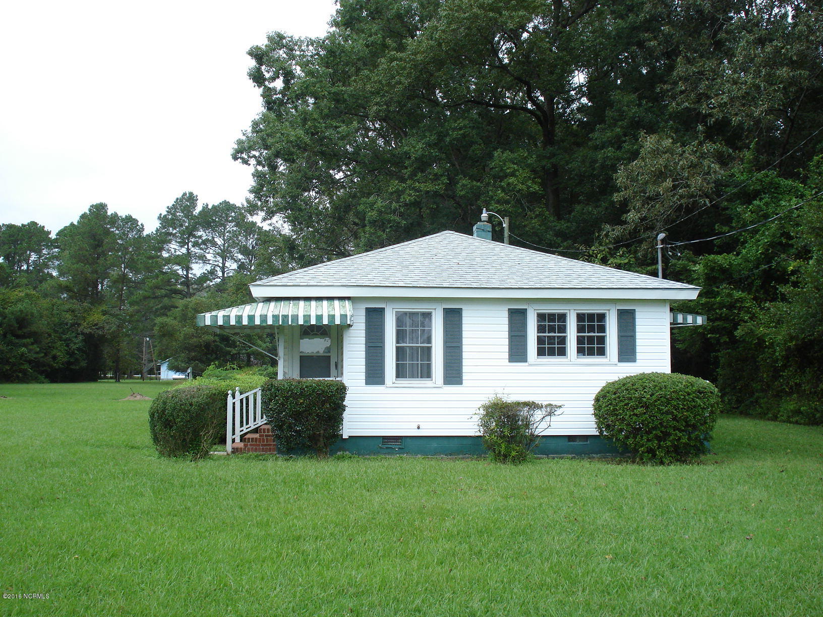 3262 Grainger Station Road Kinston, NC 28501 - Photo 5 of 19 6 RIGHT