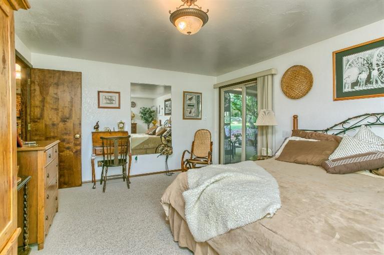 4458 Hillcrest Road Medford, OR 97504 - Photo 13 of 27 Additional Photo