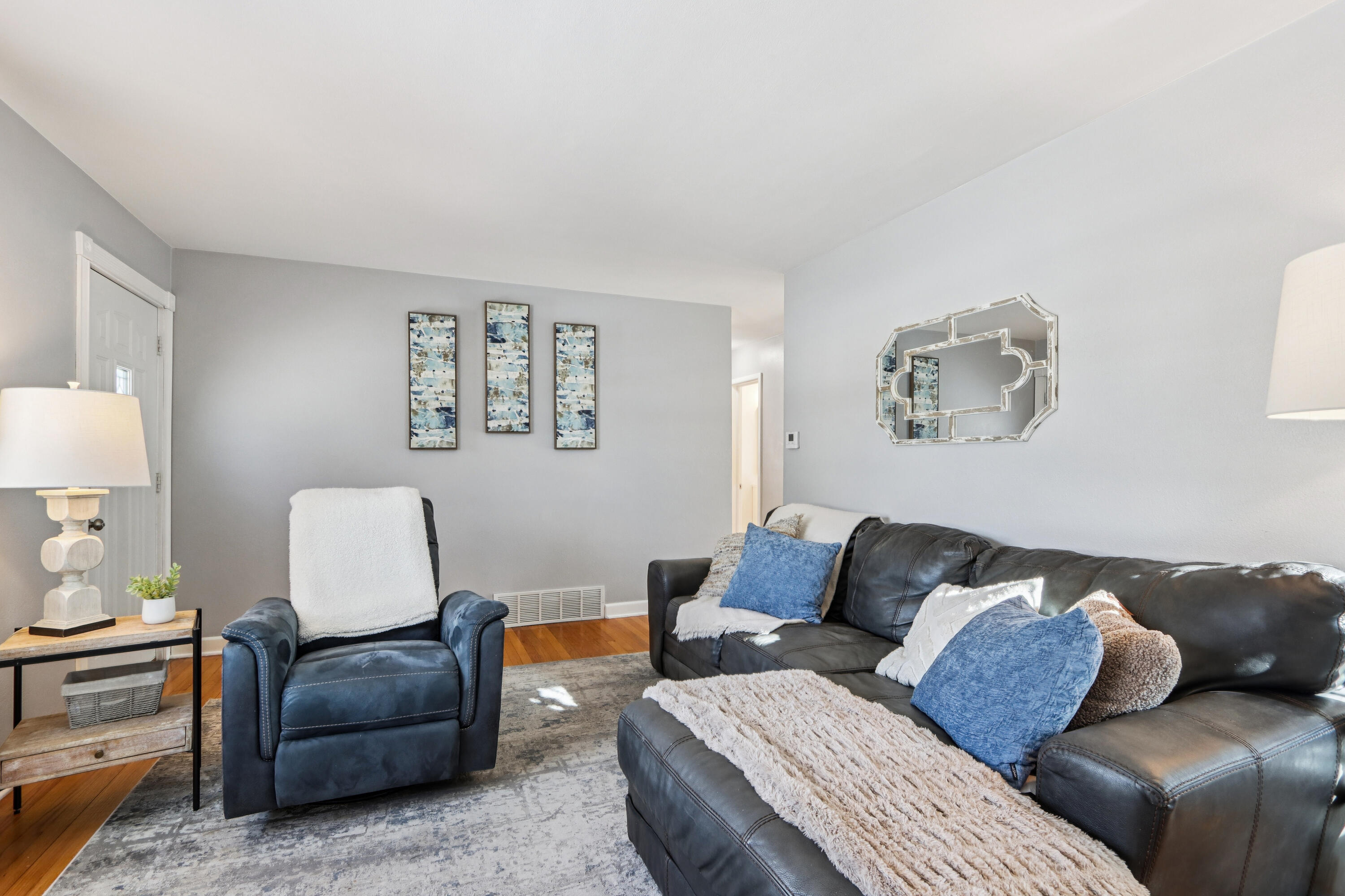 3348 South 73rd Street Milwaukee, WI 53219 - Photo 12 of 41 Living Room