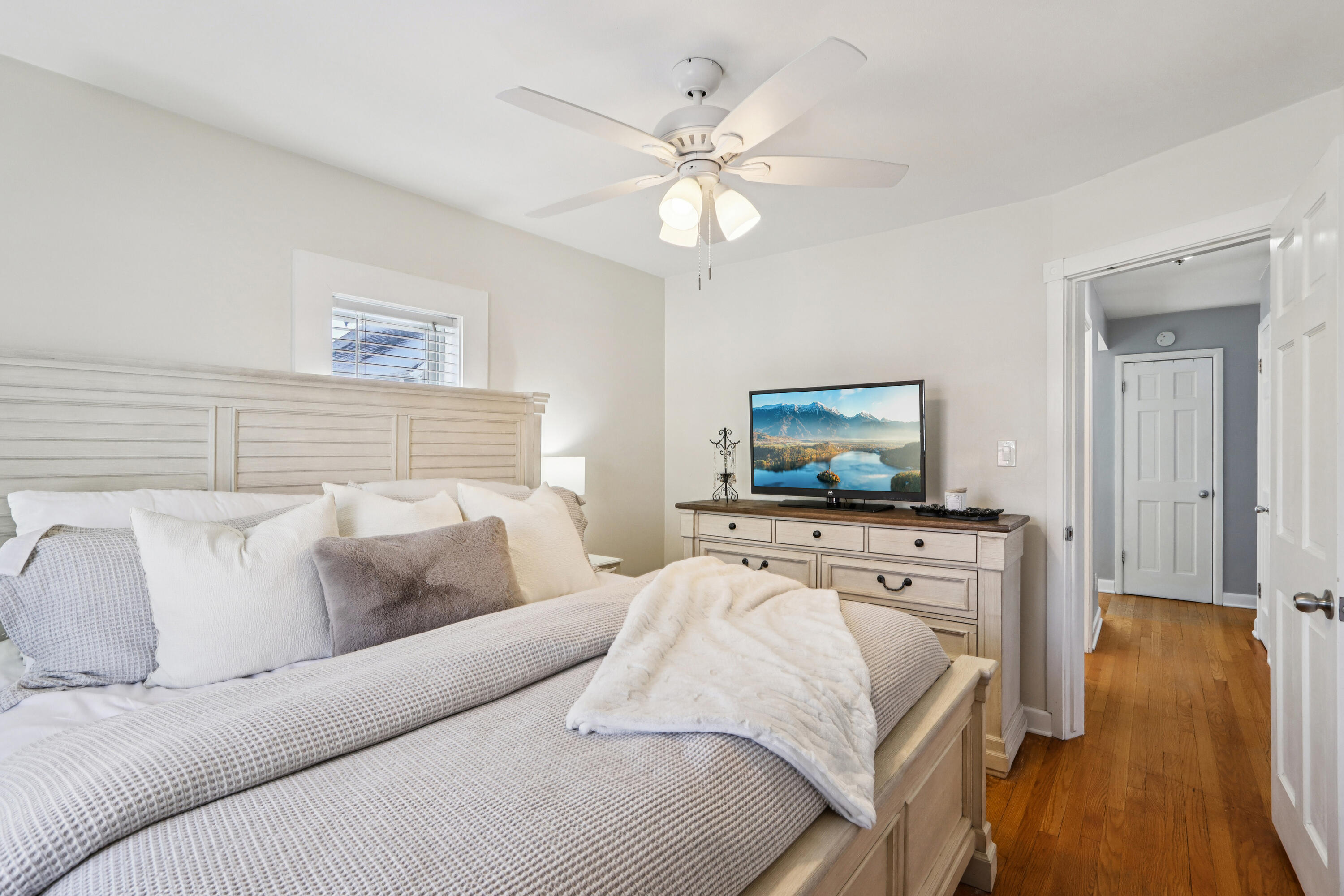 3348 South 73rd Street Milwaukee, WI 53219 - Photo 16 of 41 King size Bed