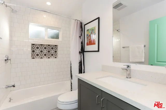 $3,750 | 1952 West 48th Street, Unit 2, Los Angeles, CA 90062