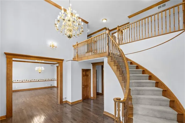 a view of entryway with a front door