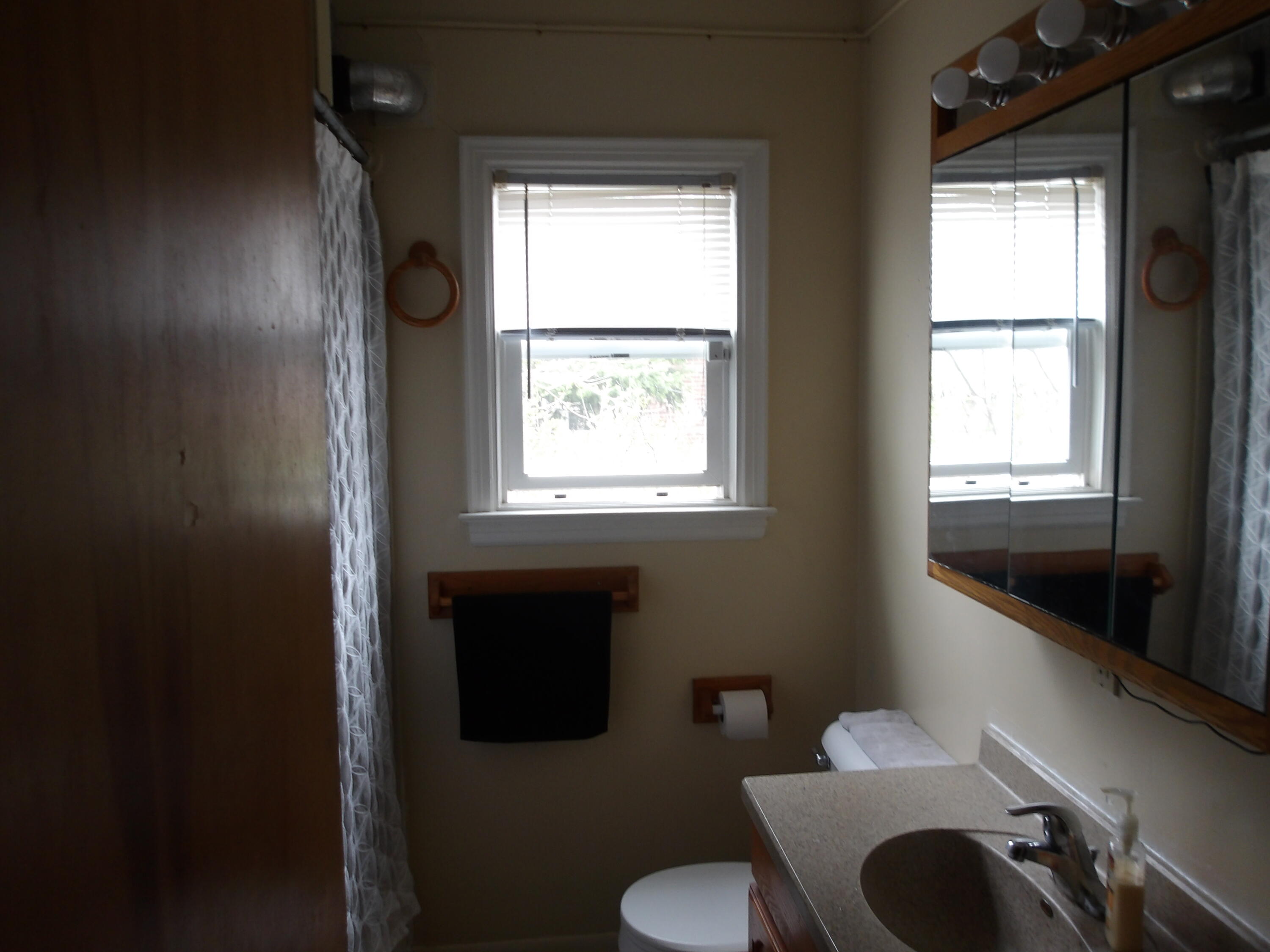 1815 39th Street Kenosha, WI 53140 - Photo 11 of 25 1st floor bathroom