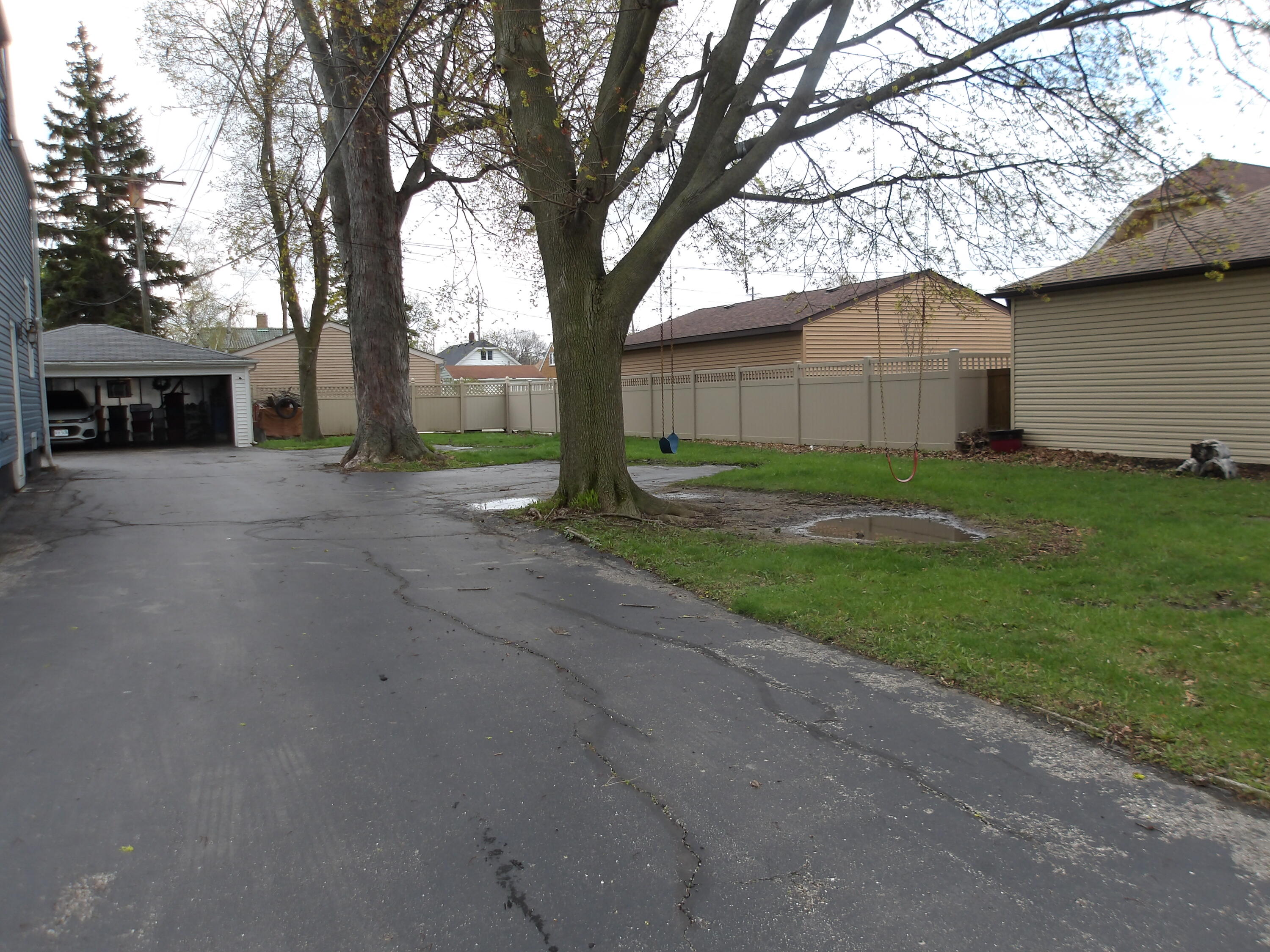 1815 39th Street Kenosha, WI 53140 - Photo 2 of 25 driveway