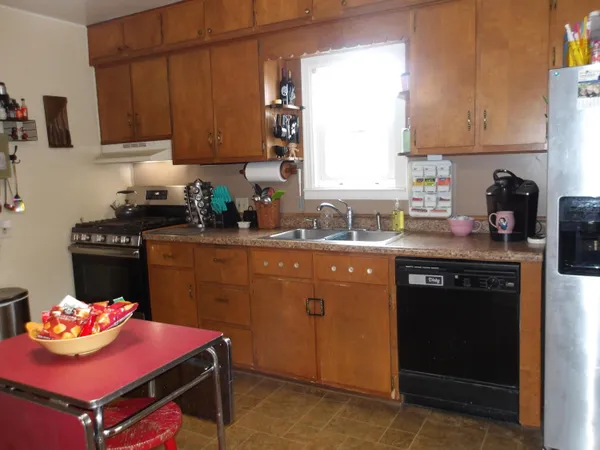 $325,000 | 1815 39th Street, Kenosha, WI 53140