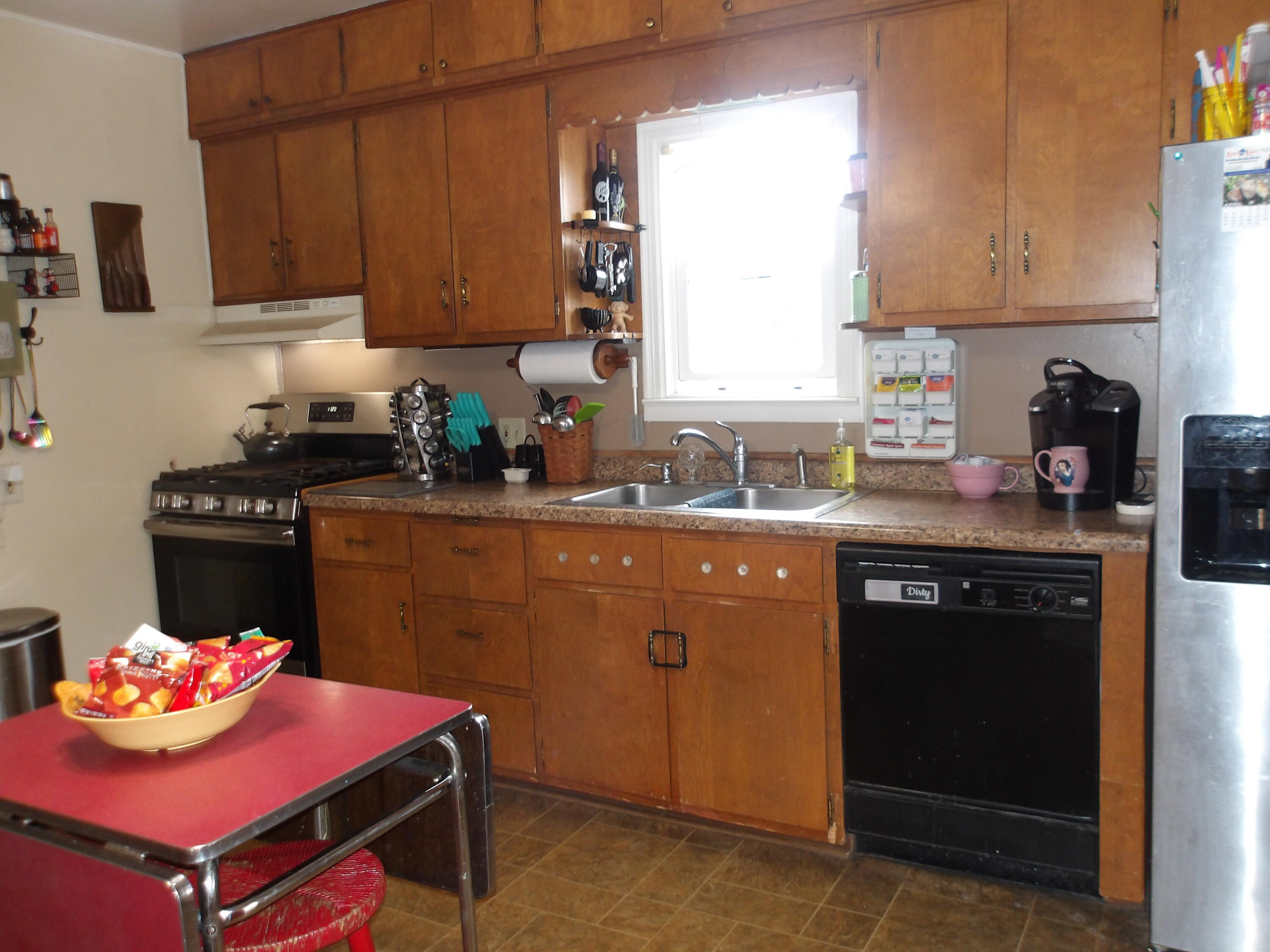 1815 39th Street Kenosha, WI 53140 - Photo 8 of 25 kitchen