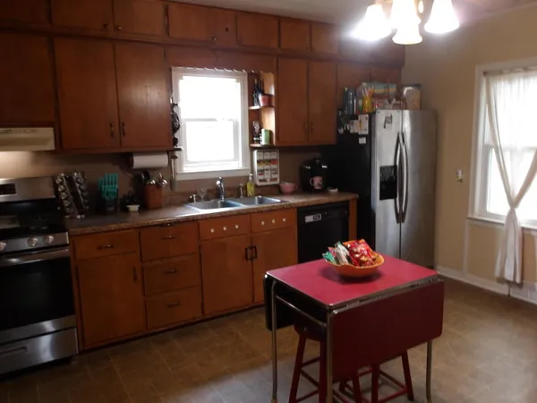 $325,000 | 1815 39th Street, Kenosha, WI 53140