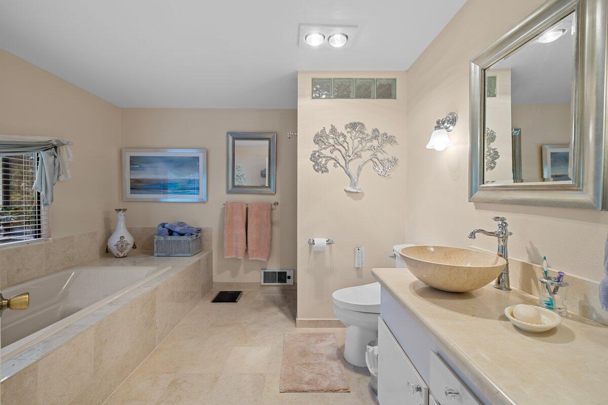1129 Three Pines Road Grants Pass, OR 97526 - Photo 28 of 51 Master Bath 1129