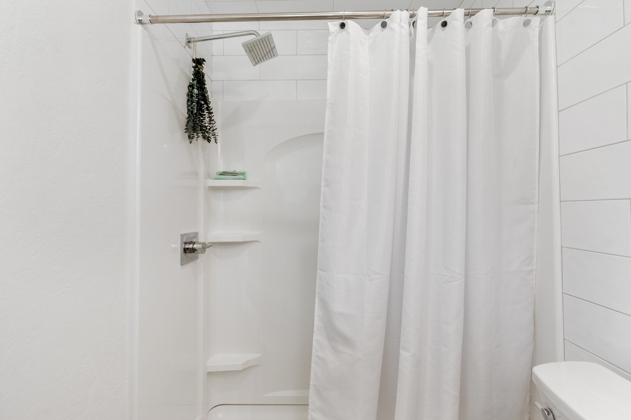 198 April Point Drive North Conroe, TX 77356 - Photo 25 of 34 a bathroom with a shower