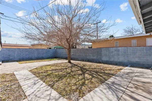 a view of back yard of the house