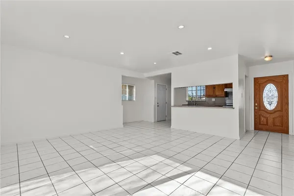 a view of livingroom with furniture