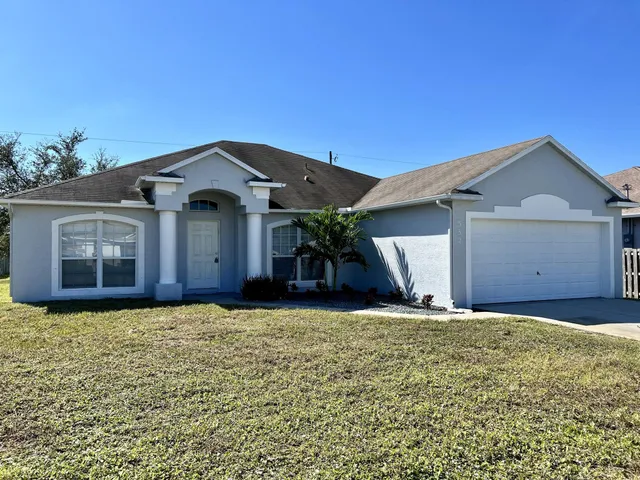 $2,475 | 532 Southwest Kabot Avenue, Port St. Lucie, FL 34953