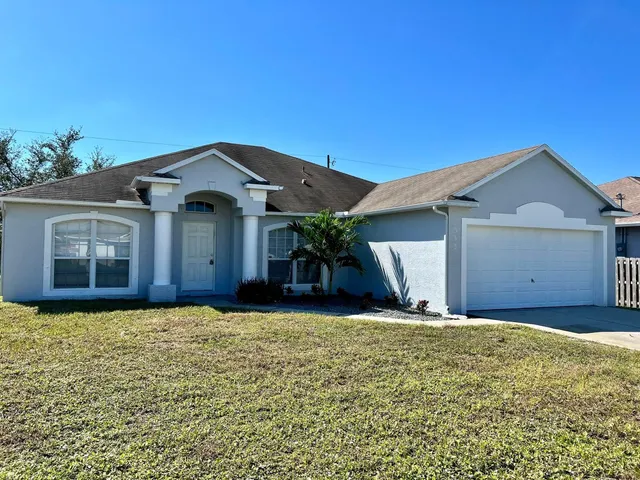 $2,475 | 532 Southwest Kabot Avenue, Port St. Lucie, FL 34953