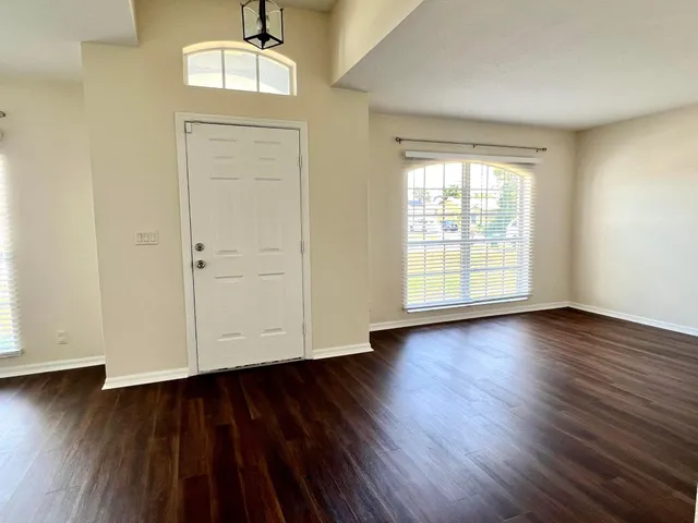 $2,475 | 532 Southwest Kabot Avenue, Port St. Lucie, FL 34953