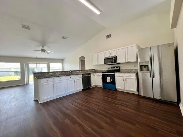 $2,475 | 532 Southwest Kabot Avenue, Port St. Lucie, FL 34953