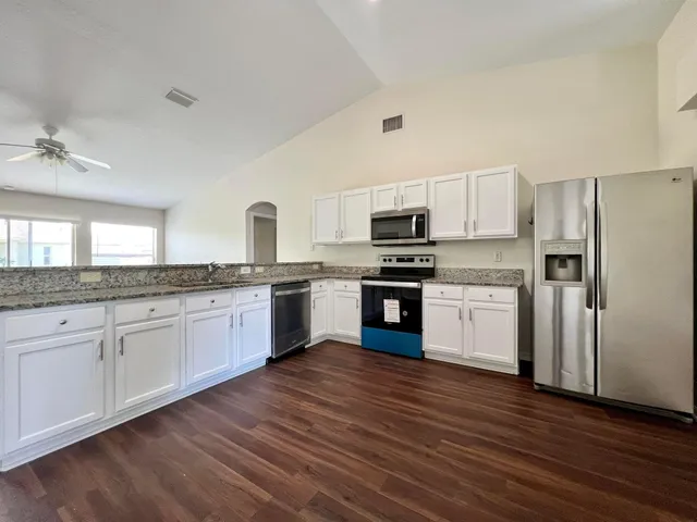 $2,475 | 532 Southwest Kabot Avenue, Port St. Lucie, FL 34953