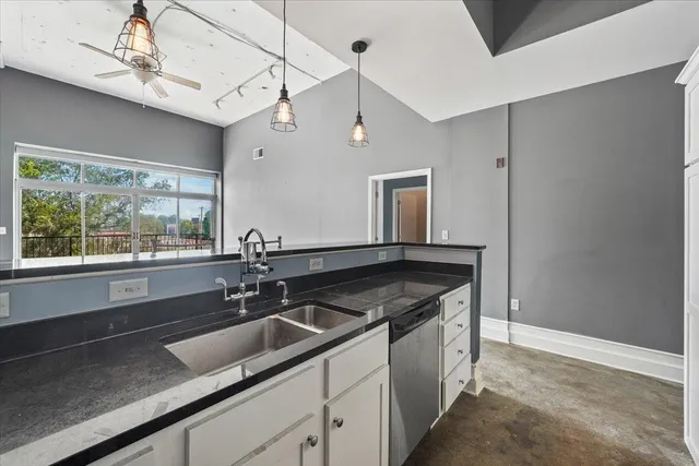 $279,900 | 648 Riverside Drive, Unit 207, Memphis, TN 38103