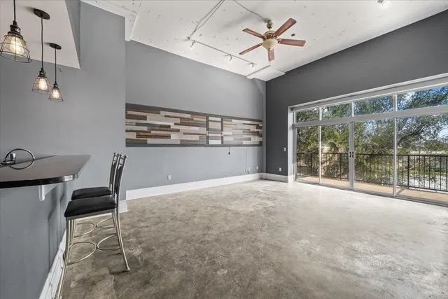 $279,900 | 648 Riverside Drive, Unit 207, Memphis, TN 38103