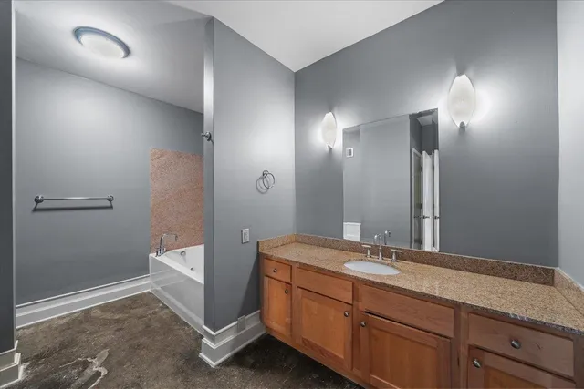 $279,900 | 648 Riverside Drive, Unit 207, Memphis, TN 38103