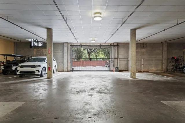 $279,900 | 648 Riverside Drive, Unit 207, Memphis, TN 38103