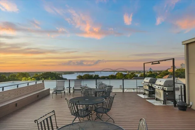 $279,900 | 648 Riverside Drive, Unit 207, Memphis, TN 38103