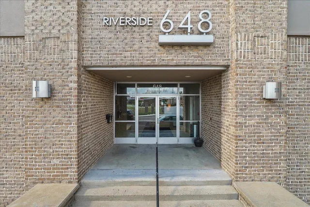 $279,900 | 648 Riverside Drive, Unit 207, Memphis, TN 38103