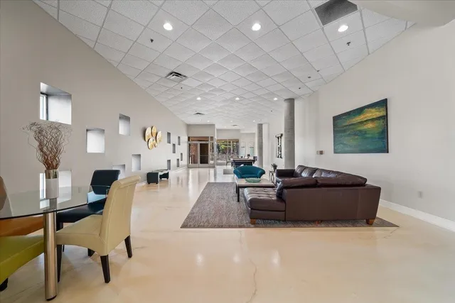 $279,900 | 648 Riverside Drive, Unit 207, Memphis, TN 38103