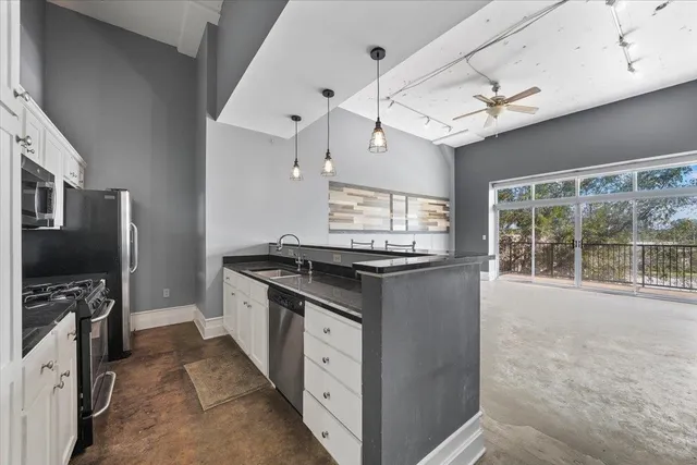 $279,900 | 648 Riverside Drive, Unit 207, Memphis, TN 38103