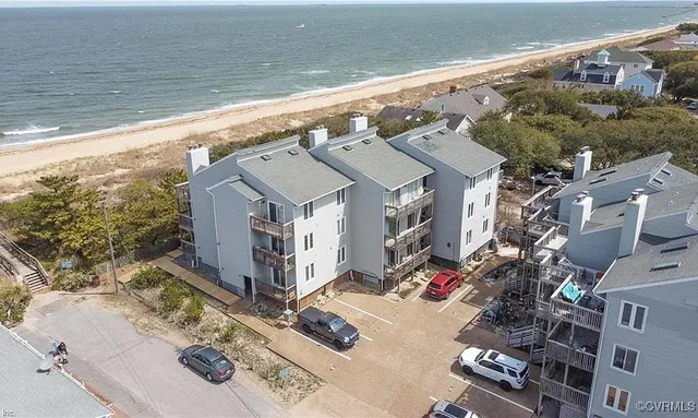 a view of houses with an outdoor space