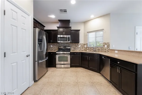 $2,100 | 9526 Vega Carpio Avenue, Las Vegas, NV 89178