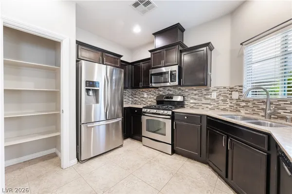 $2,100 | 9526 Vega Carpio Avenue, Las Vegas, NV 89178