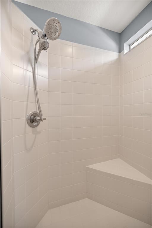 15813 Southwest 16th Avenue Road Ocala, FL 34473 - Photo 19 of 33 a bathroom with a shower and a bathtub